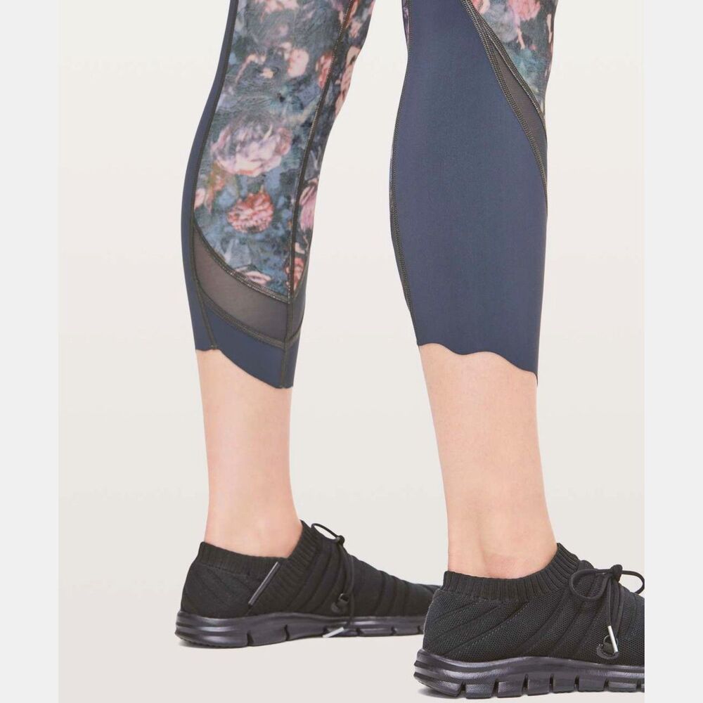 RARE Lululemon Wunder Under Crop Scallop Size 4 Frosted Rose EUC Special Edition - Picture 4 of 7